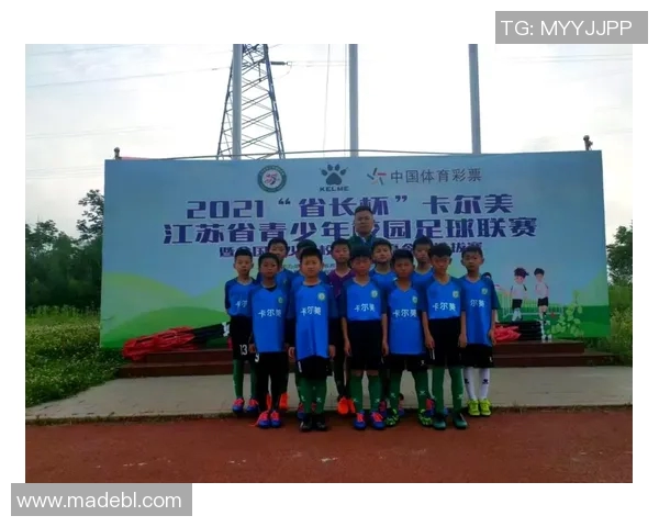 足球传奇与儿子共同成长的足坛故事传承与未来的希望